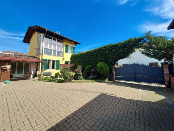 casa indipendente in vendita a Carmagnola in zona Tuninetti