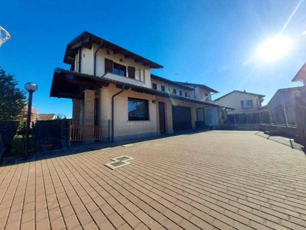 casa indipendente in vendita a Carmagnola in zona Tuninetti