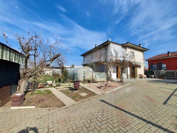 casa indipendente in vendita a Carmagnola in zona Salasio