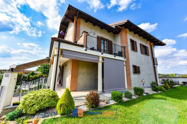 casa indipendente in vendita a Carmagnola in zona Cavalleri