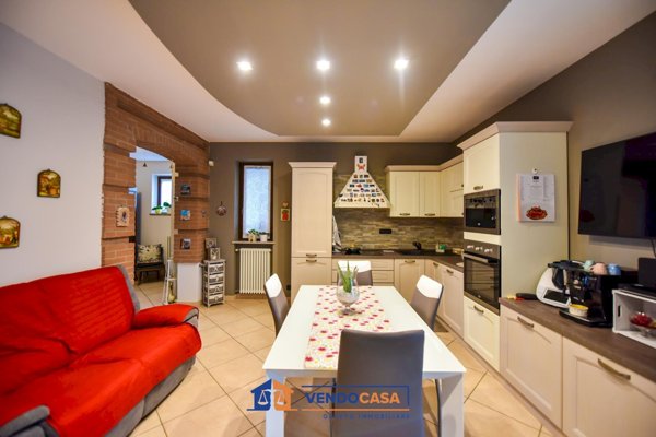 casa indipendente in vendita a Carmagnola in zona Cavalleri