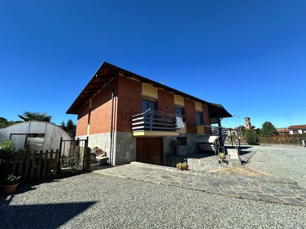 casa indipendente in vendita a Carmagnola in zona Bossola