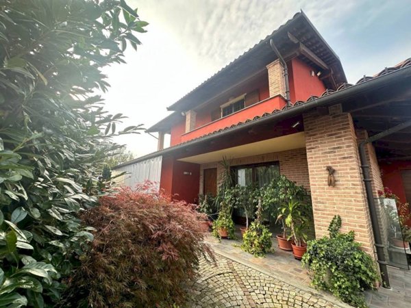 casa indipendente in vendita a Carmagnola in zona Bossola
