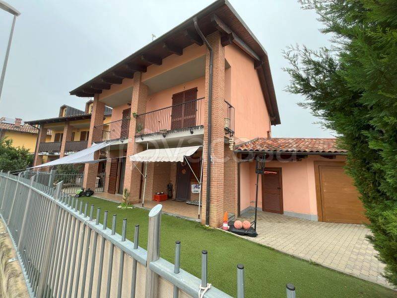 casa indipendente in vendita a Carmagnola in zona Tuninetti