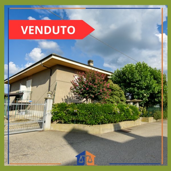 casa indipendente in vendita a Carmagnola in zona Tuninetti