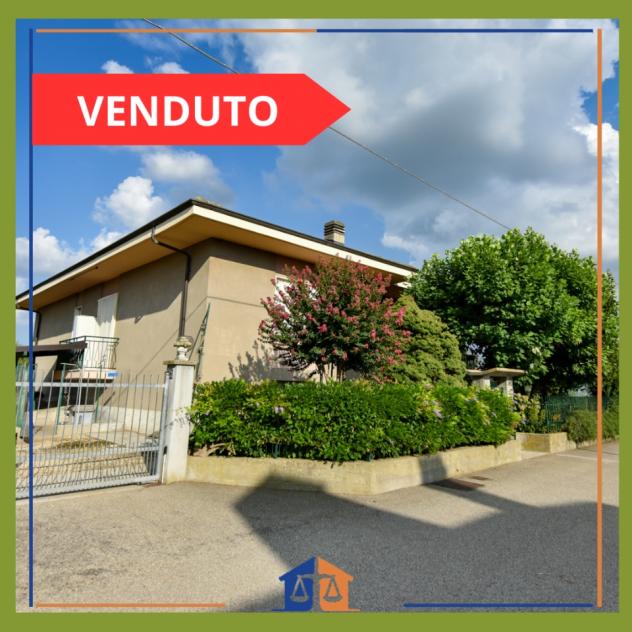 casa indipendente in vendita a Carmagnola in zona Tuninetti