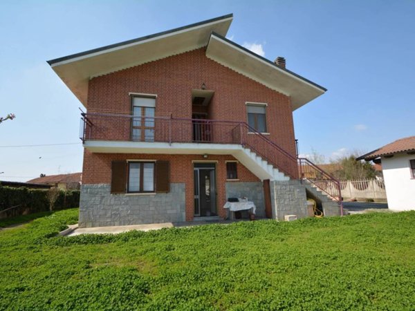 casa indipendente in vendita a Carmagnola in zona San Michele