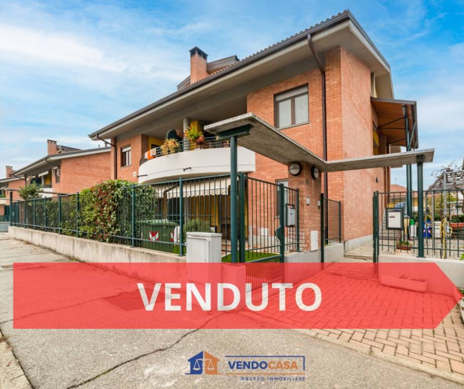 casa indipendente in vendita a Carmagnola in zona San Bernardo