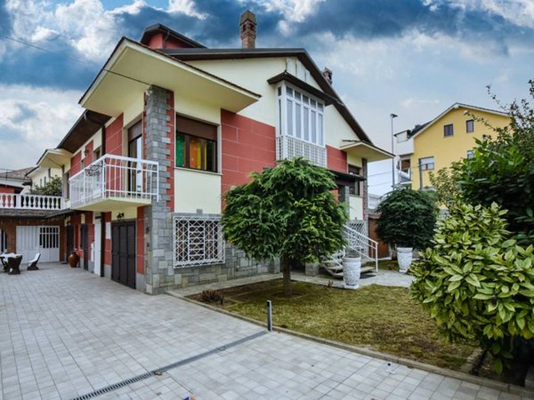 casa indipendente in vendita a Carmagnola in zona San Bernardo