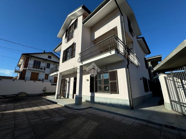 casa indipendente in vendita a Carmagnola