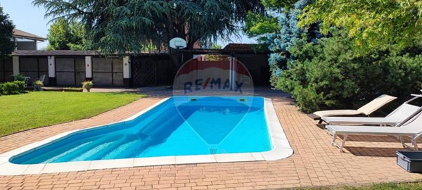 casa indipendente in vendita a Carmagnola in zona Gaidi