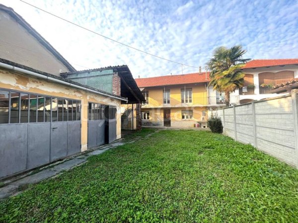 casa indipendente in vendita a Carmagnola in zona San Bernardo