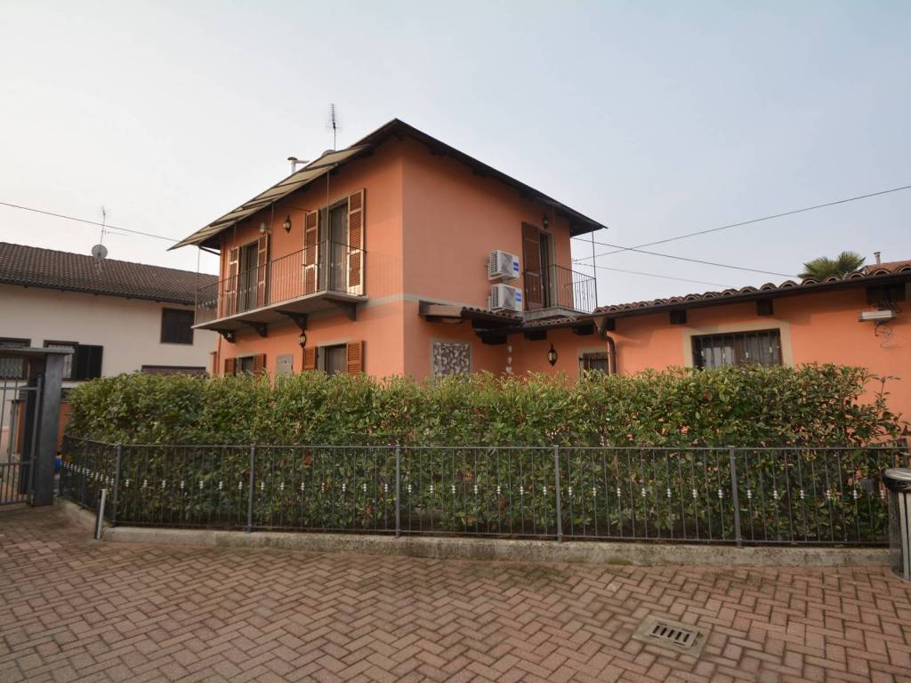 casa indipendente in vendita a Carmagnola
