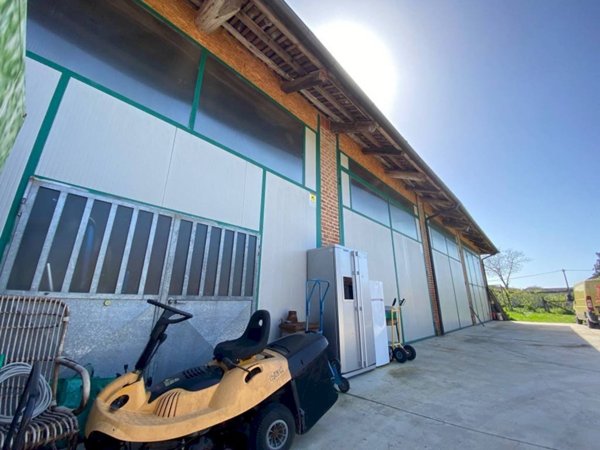 locale di sgombero in vendita a Carmagnola in zona Salasio