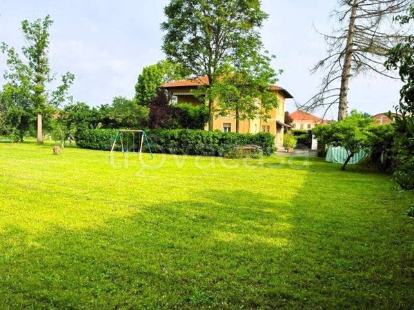 casa indipendente in vendita a Carmagnola in zona Vallongo