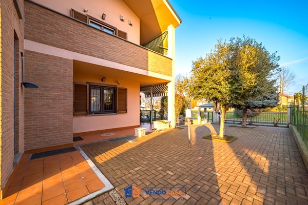 casa indipendente in vendita a Carmagnola in zona Salasio