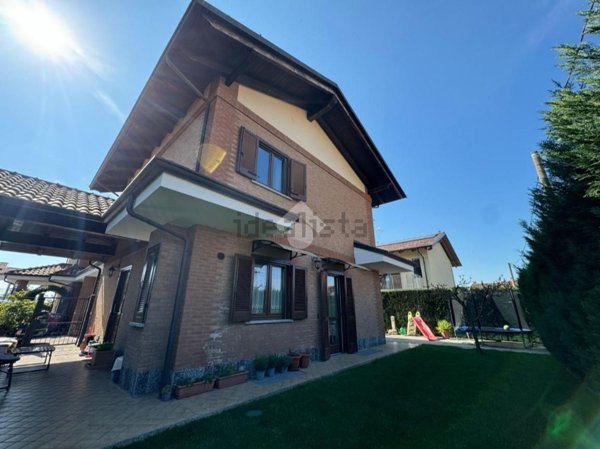 casa indipendente in vendita a Carmagnola in zona Tuninetti