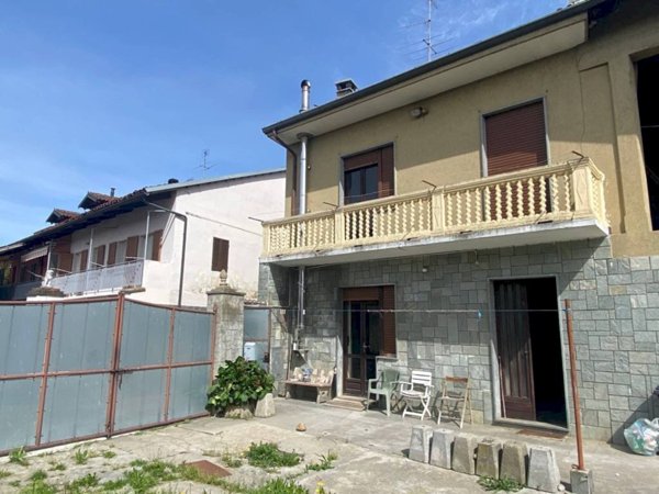 casa indipendente in vendita a Carmagnola in zona Cavalleri