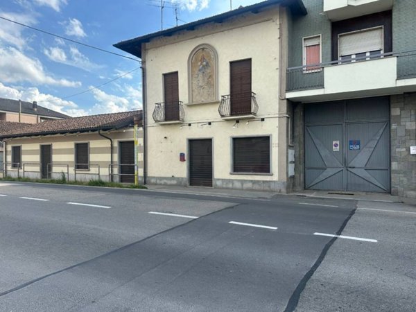 negozio in vendita a Carmagnola in zona Salasio