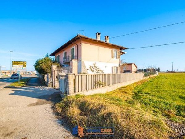 casa indipendente in vendita a Carmagnola