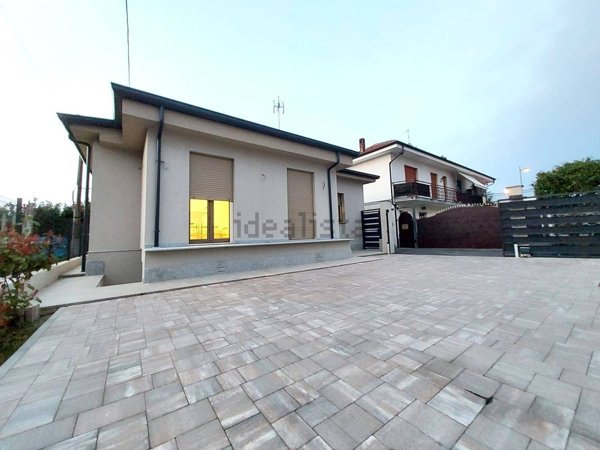 casa indipendente in vendita a Carmagnola