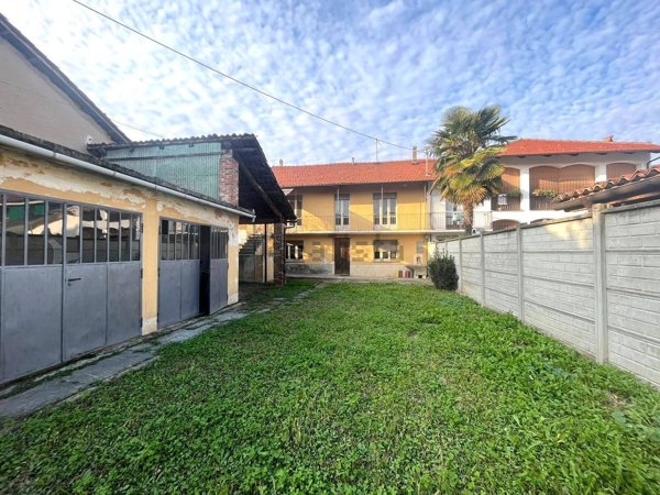 casa indipendente in vendita a Carmagnola in zona San Bernardo