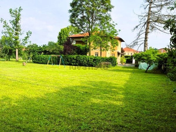 casa indipendente in vendita a Carmagnola in zona Vallongo