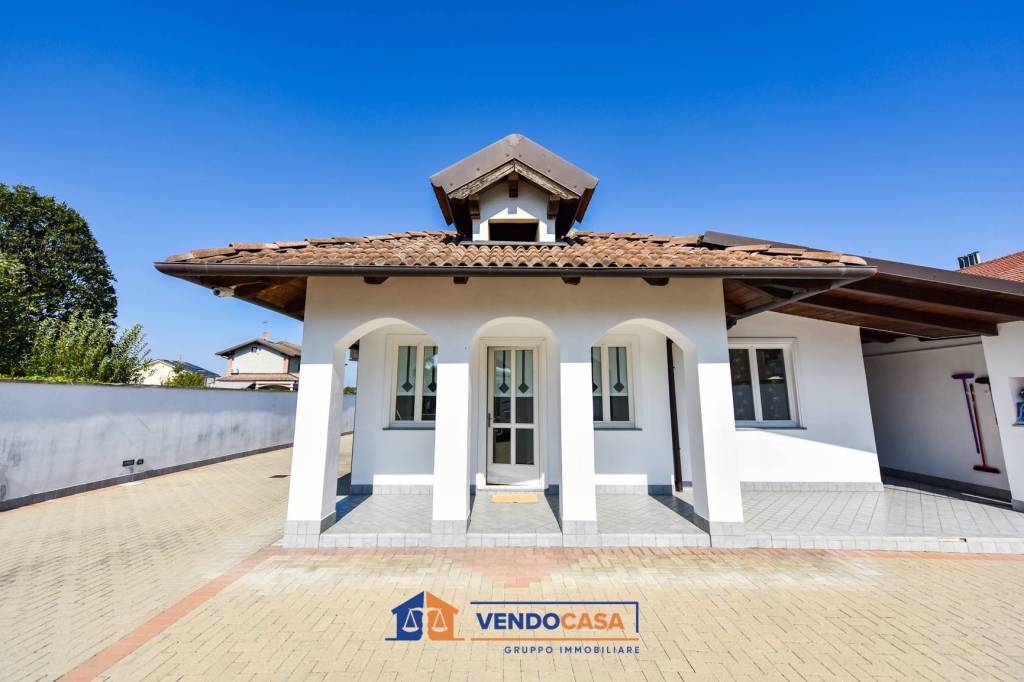 casa indipendente in vendita a Carmagnola in zona Cavalleri
