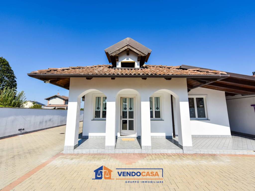 casa indipendente in vendita a Carmagnola in zona Cavalleri