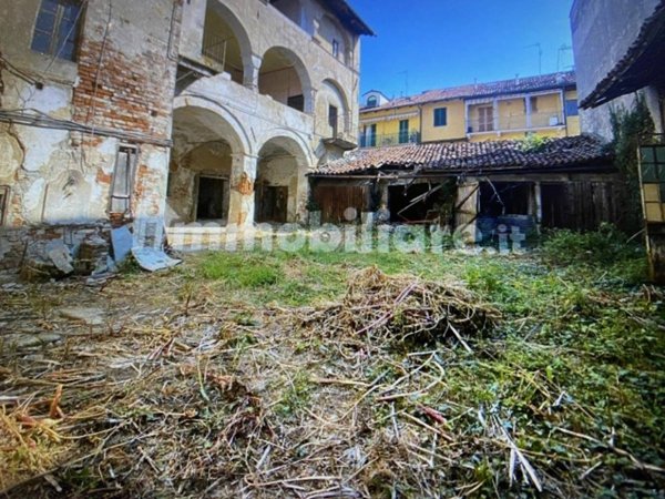 locale di sgombero in vendita a Carmagnola