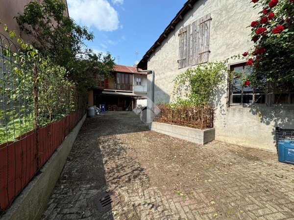 casa indipendente in vendita a Carmagnola in zona San Michele