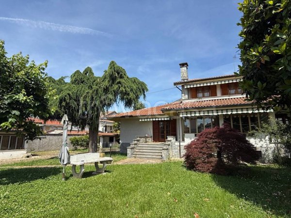 casa indipendente in vendita a Carmagnola in zona San Bernardo