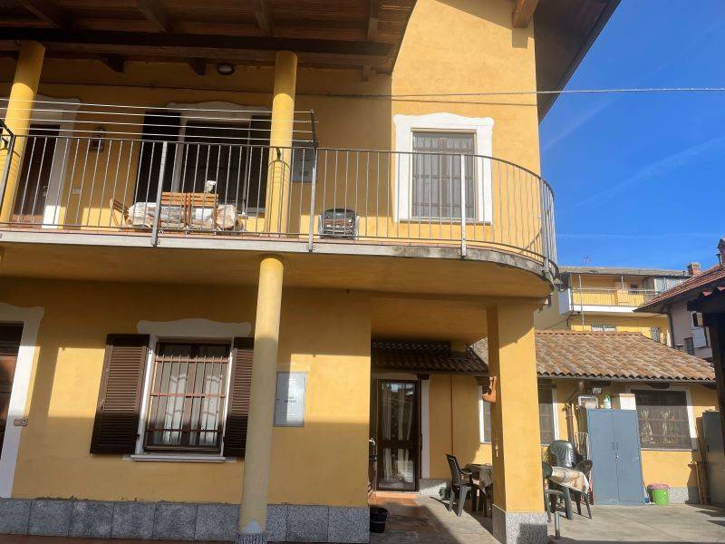casa indipendente in vendita a Carmagnola in zona San Bernardo