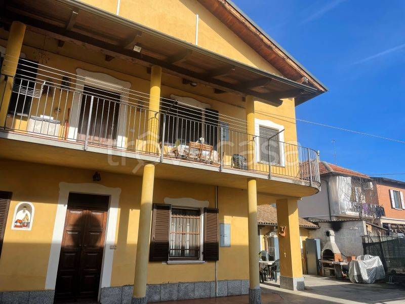 casa indipendente in vendita a Carmagnola in zona San Bernardo
