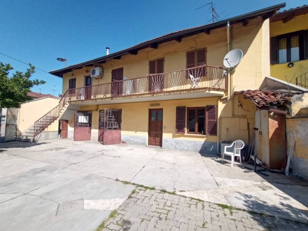 casa indipendente in vendita a Carmagnola in zona Salasio