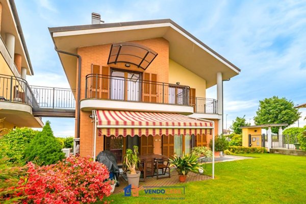 casa indipendente in vendita a Carmagnola