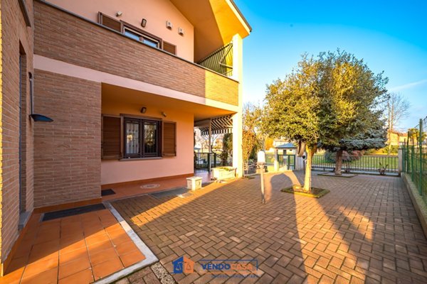 casa indipendente in vendita a Carmagnola in zona Salasio