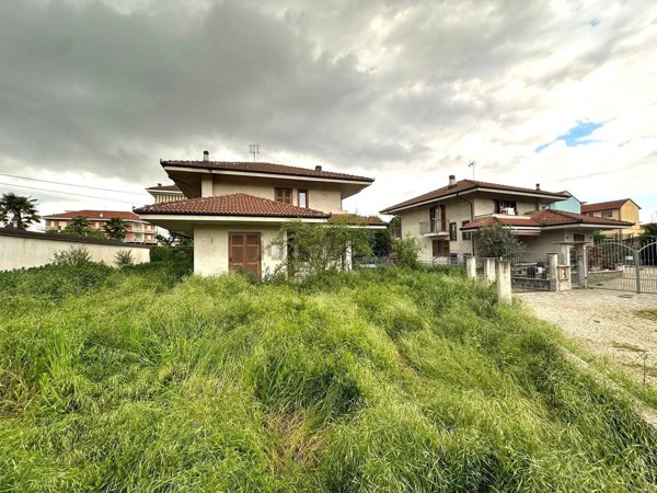 casa indipendente in vendita a Carmagnola