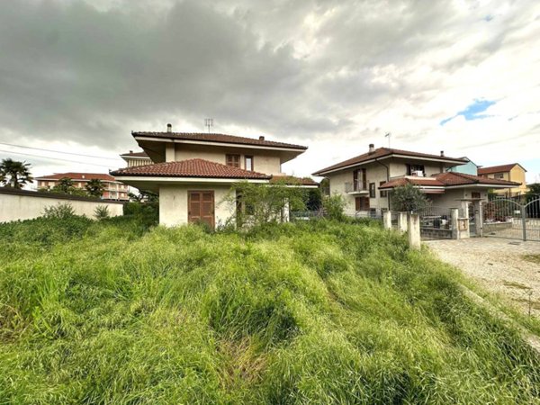 casa indipendente in vendita a Carmagnola in zona San Giovanni