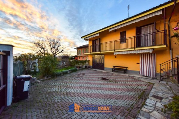 casa indipendente in vendita a Carmagnola in zona Salasio