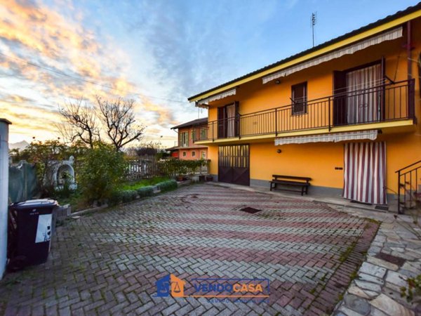 casa indipendente in vendita a Carmagnola in zona Salasio