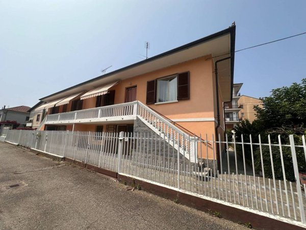 casa indipendente in vendita a Carmagnola