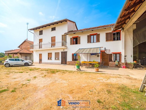 casa indipendente in vendita a Carmagnola in zona Casanova