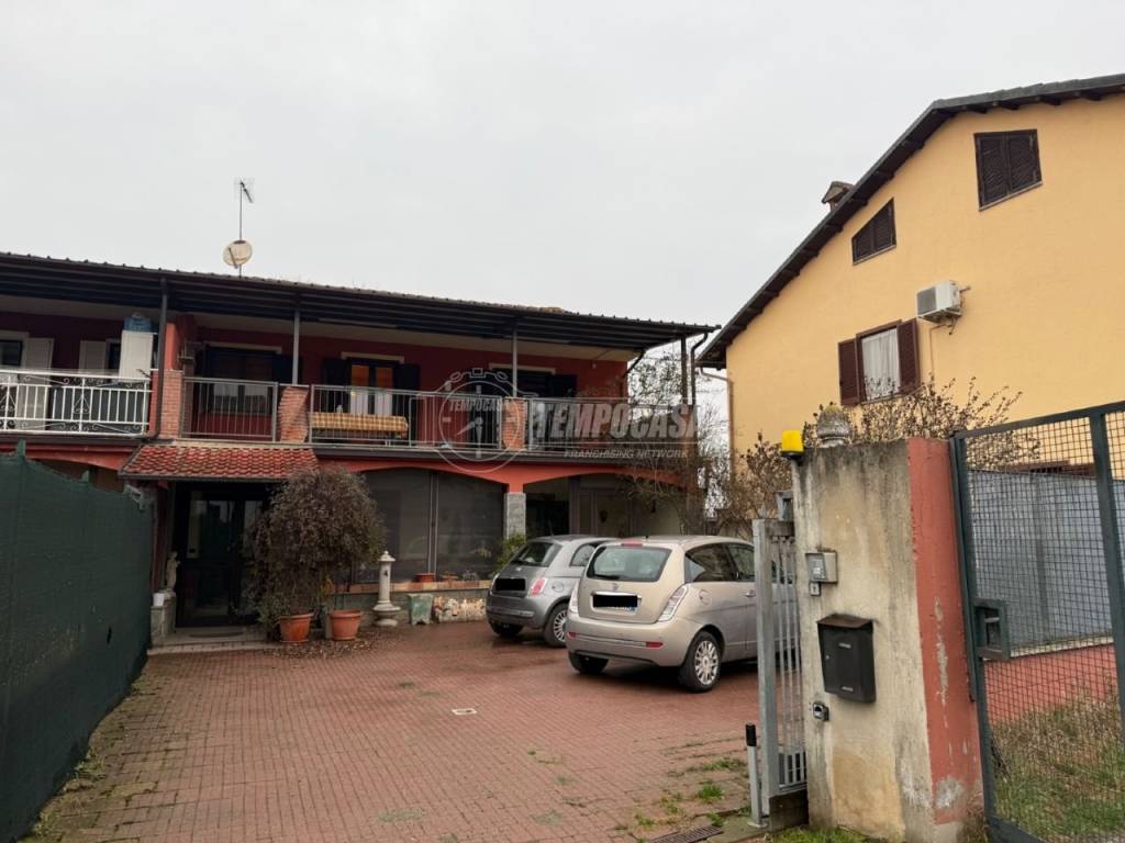 casa indipendente in vendita a Carmagnola in zona Cavalleri