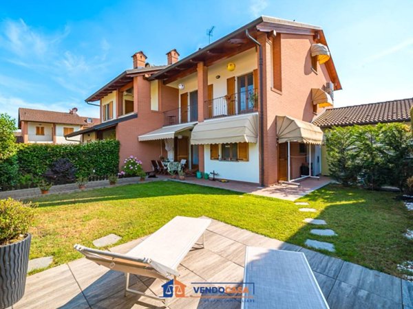 casa indipendente in vendita a Carmagnola in zona Cavalleri