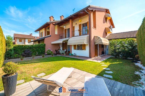 casa indipendente in vendita a Carmagnola in zona Cavalleri