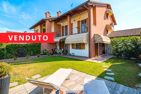 casa indipendente in vendita a Carmagnola in zona Cavalleri