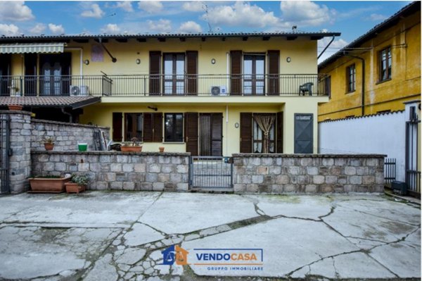 casa indipendente in vendita a Carmagnola in zona Salasio