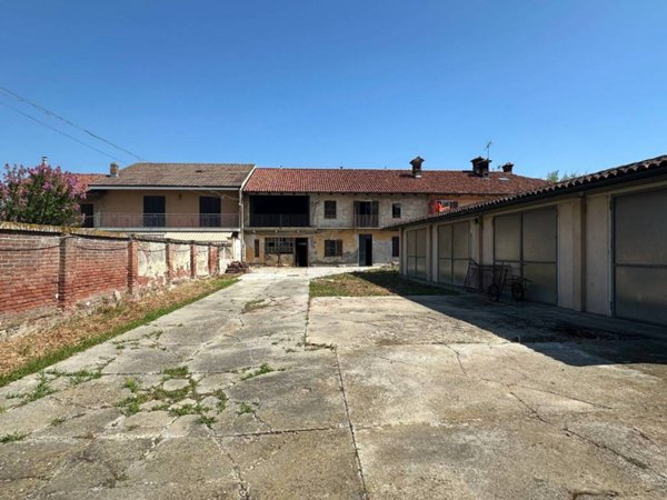 casa indipendente in vendita a Carmagnola in zona Salasio