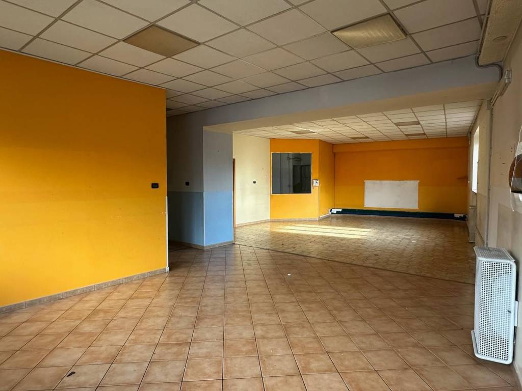 negozio in vendita a Carmagnola